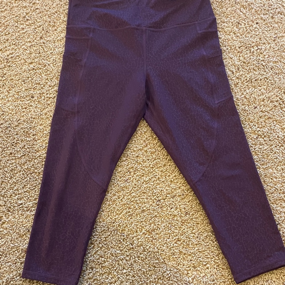 Zyia Purple Cropped Leggings